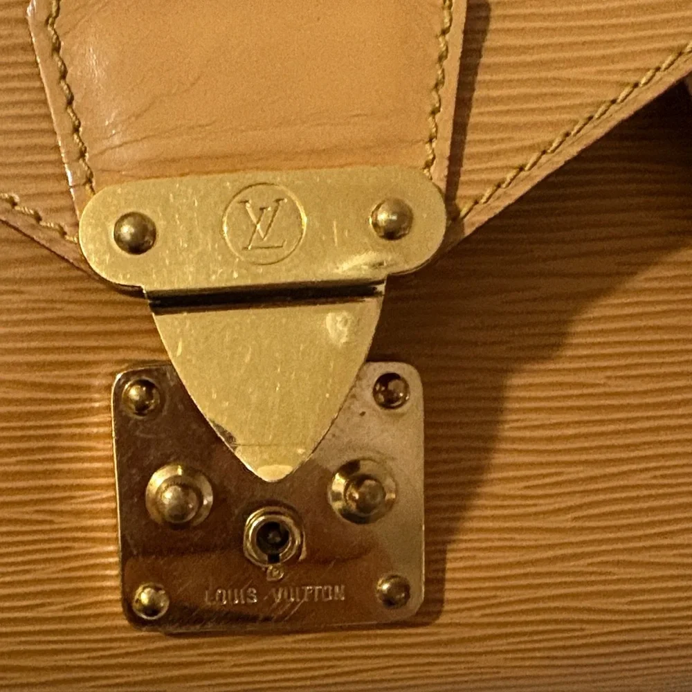Vintage LV Epi leather - Picture 10 of 12